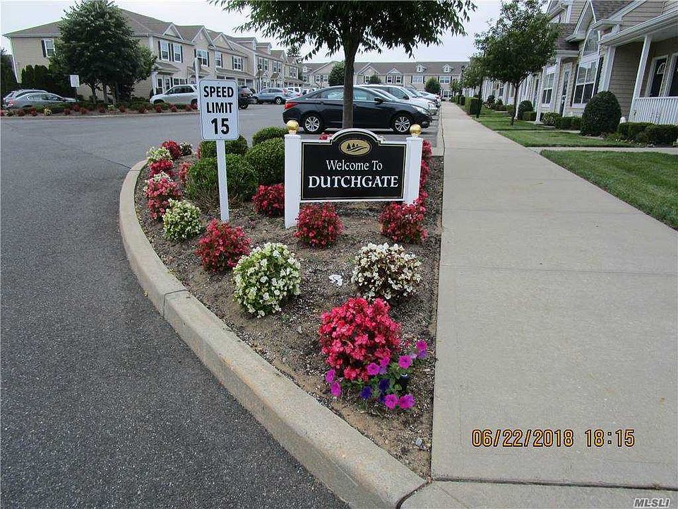 2nd image of 1135 Willow Ln #1135