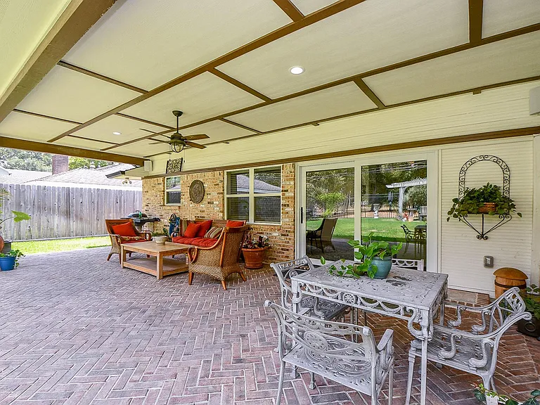 922 Chantilly Ln — Photo 31