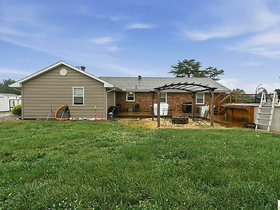 4th image of 2024 Old Greensburg Rd