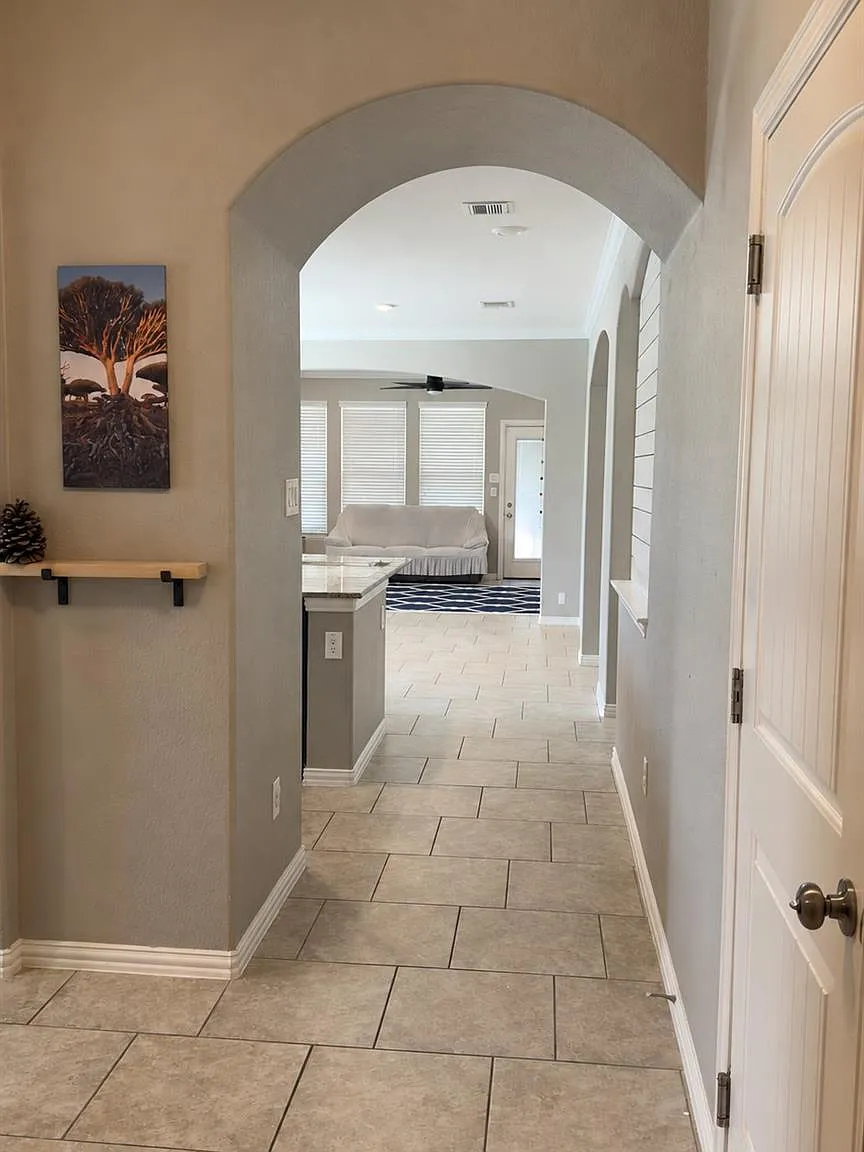 3 bed, 2.0 bath, 1762 sqft, $2,300 — Photo 3