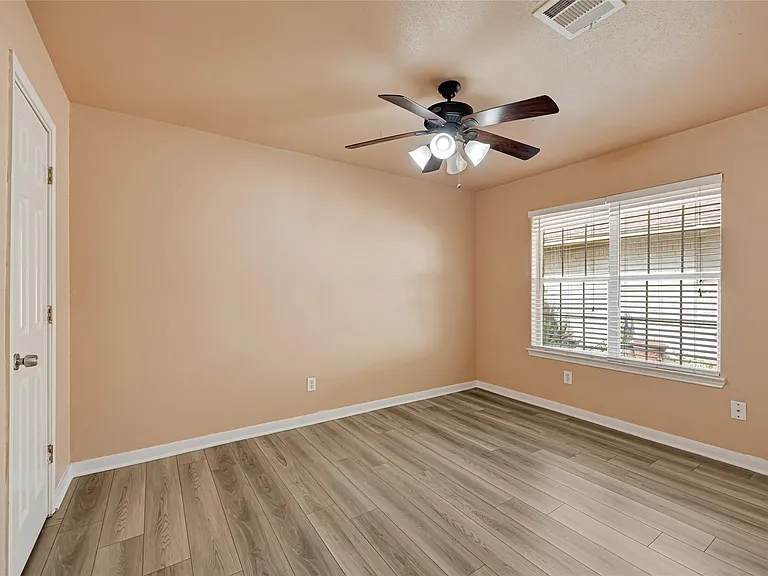 7323 Log View Dr — Photo 9