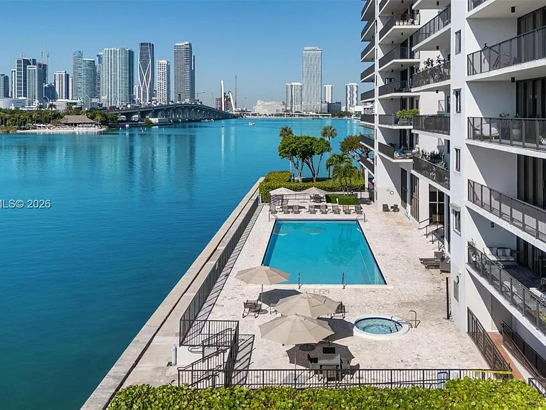 1000 Venetian Way #1501 — Photo 41