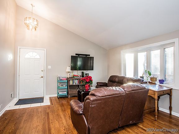 5th image of 208 Troy Ln