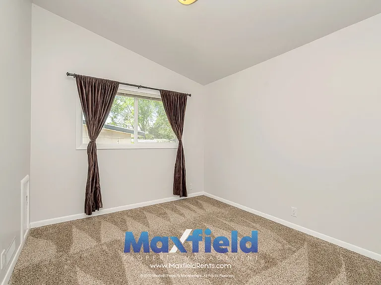 2139 E 1300 S — Photo 16