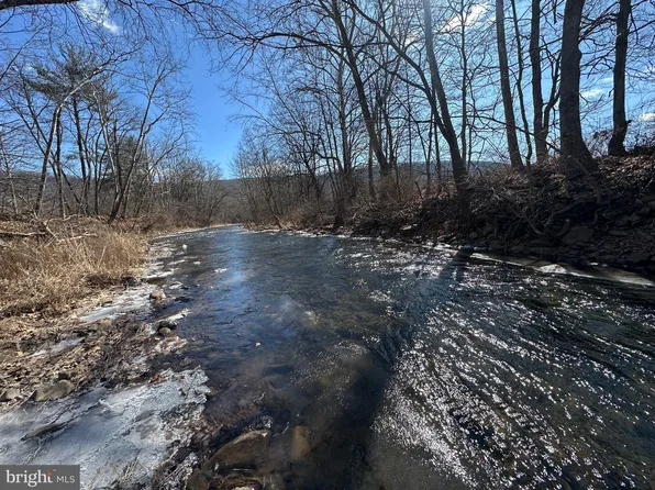 35 N River Rd, Rio, WV 26755