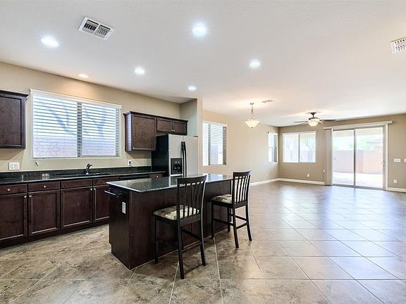 5th image of 997 W Brangus Way