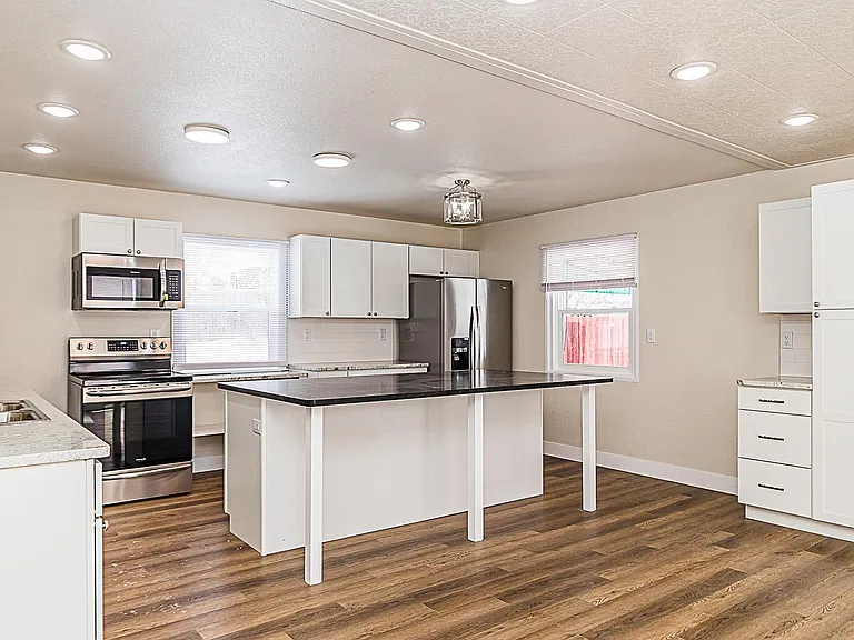 608 Creighton St — Photo 5