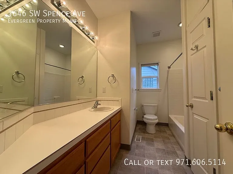 1646 SW Spence Ave — Photo 26