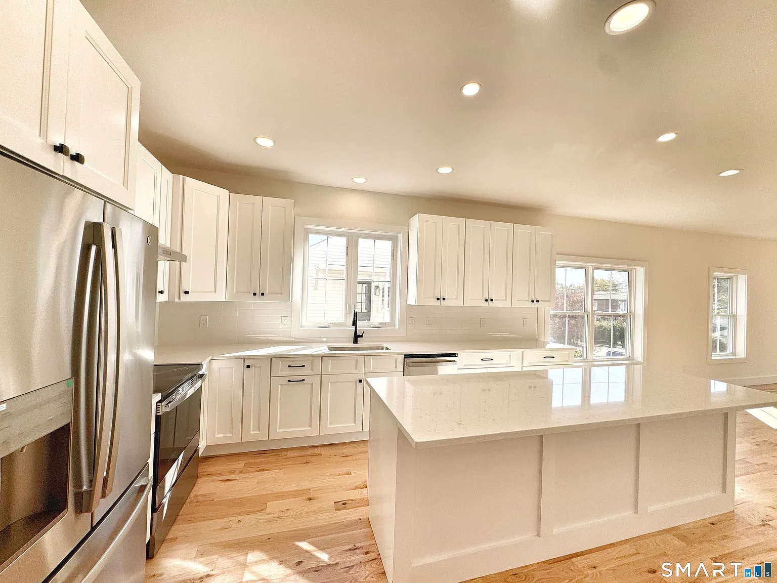 3 bed, 2.5 bath, 1600 sqft, $3,850 — Photo 2