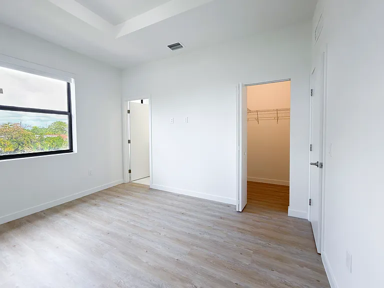 132 NW 10th Pl — Photo 17
