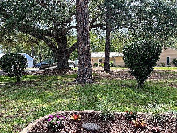 4th image of 1229 Hummingbird Ln E
