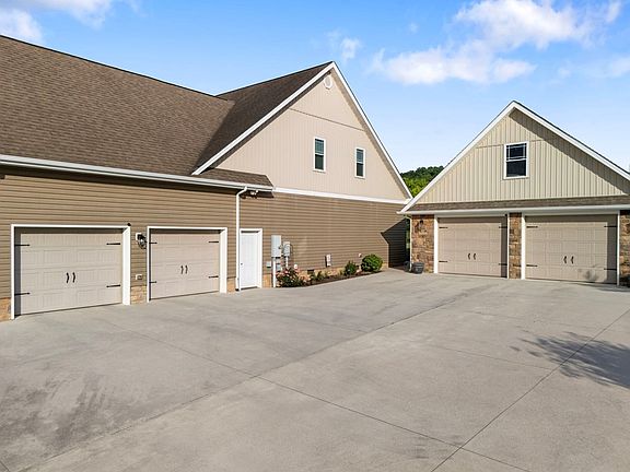 3rd image of 22481 Avenue Ln