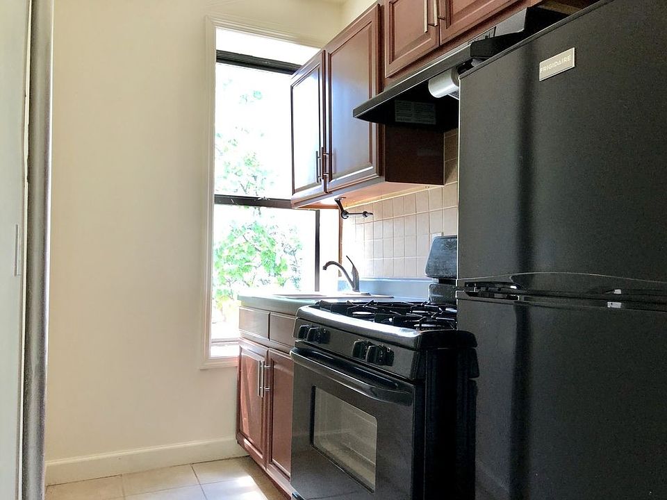 2nd image of 1925 Glenwood Rd APT 4E