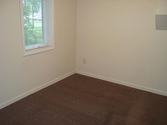 4th image of 903 7th Ave S