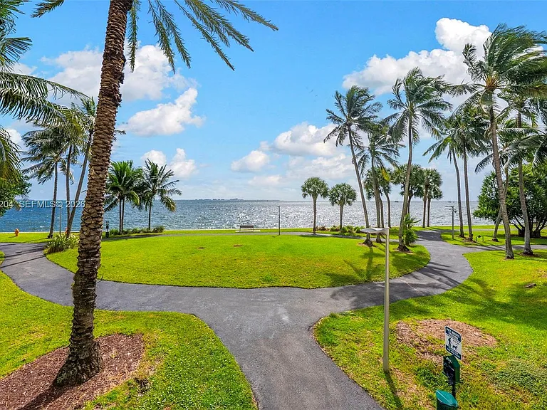 3 Grove Isle Dr #C605 — Photo 33