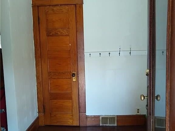 2nd image of 1868 Willow Ave