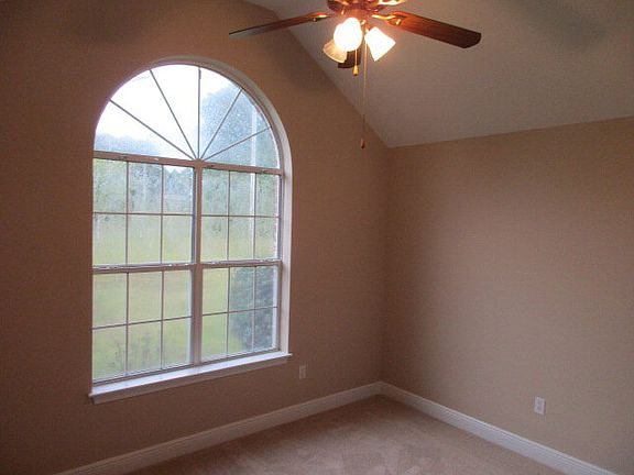 3rd image of 104 Meadowood Dr