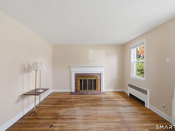 5th image of 281 Deerfield Road