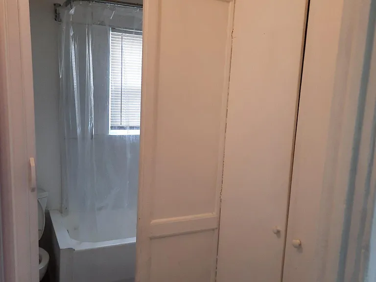 411 S Pilgrim St #A — Photo 11