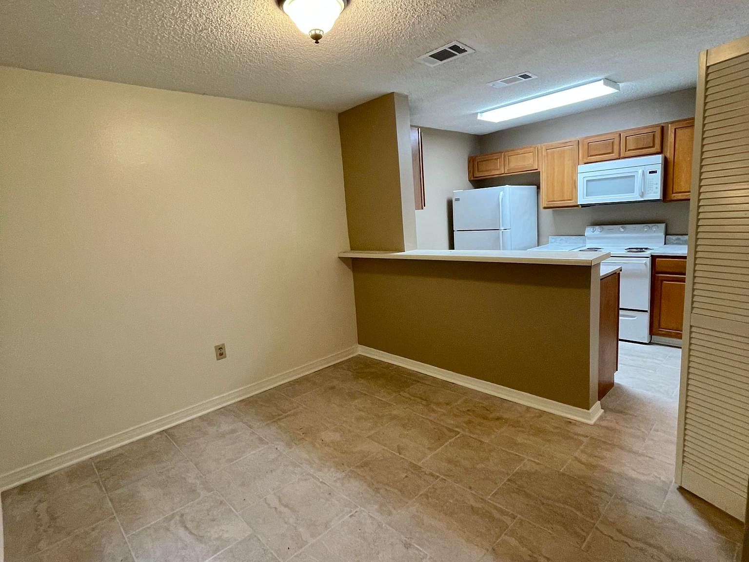 1416 Lake Calais Ct APT B, Baton Rouge, LA 70808 | Zillow