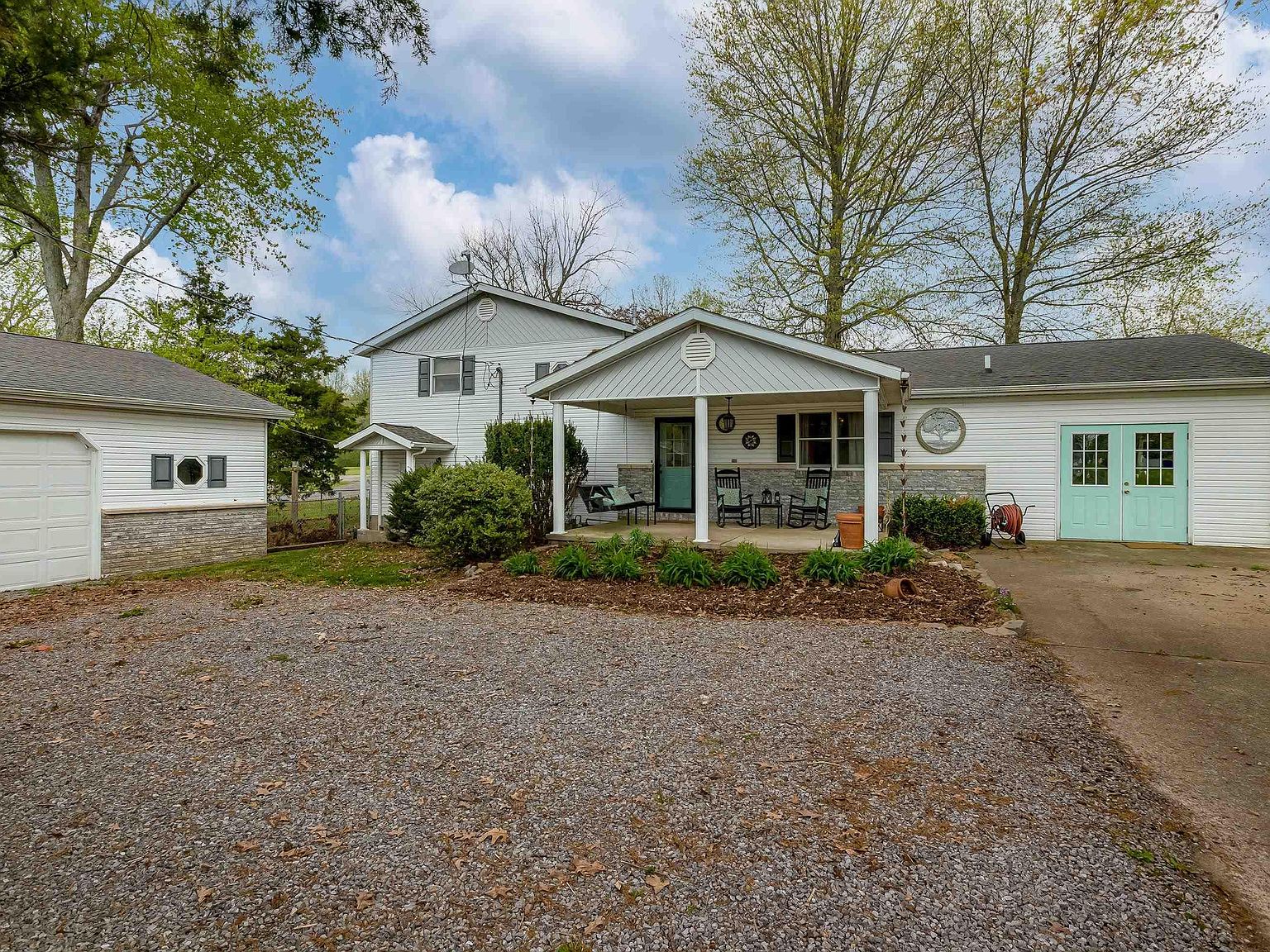 306 N Smith St, Galatia, IL 62935 Zillow