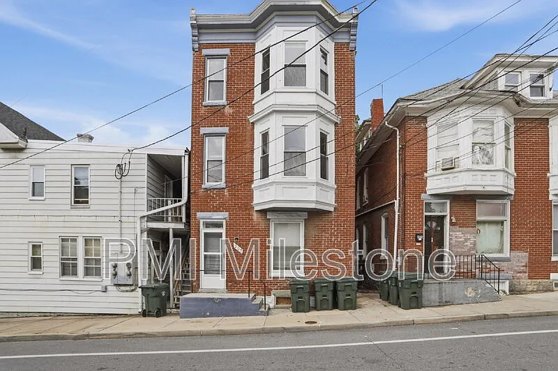 207 N Mulberry St #3