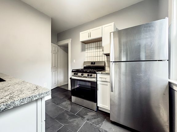 4th image of 1494 Clairmount Ave #1