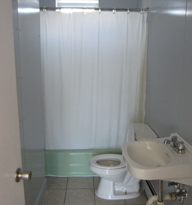 FLOOR2_BATH1