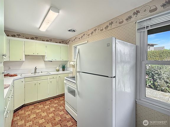 4th image of 1431 Park Avenue