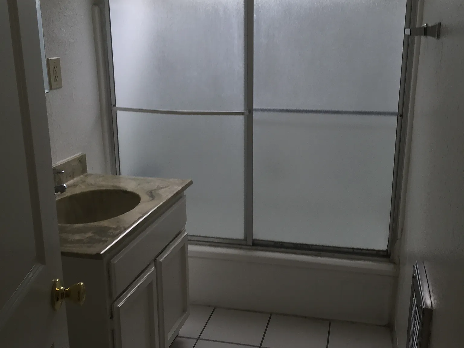 2 bed, 800 sqft, $1,995 — Photo 4
