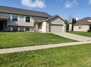 120 Paradise Cir, Deforest, WI 53532