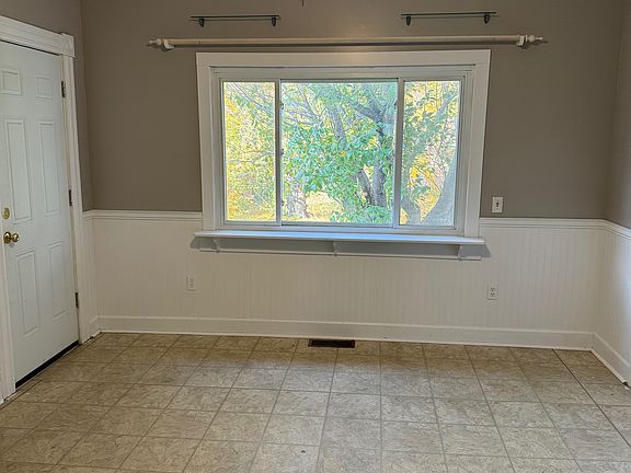 Large eat-in kitchen