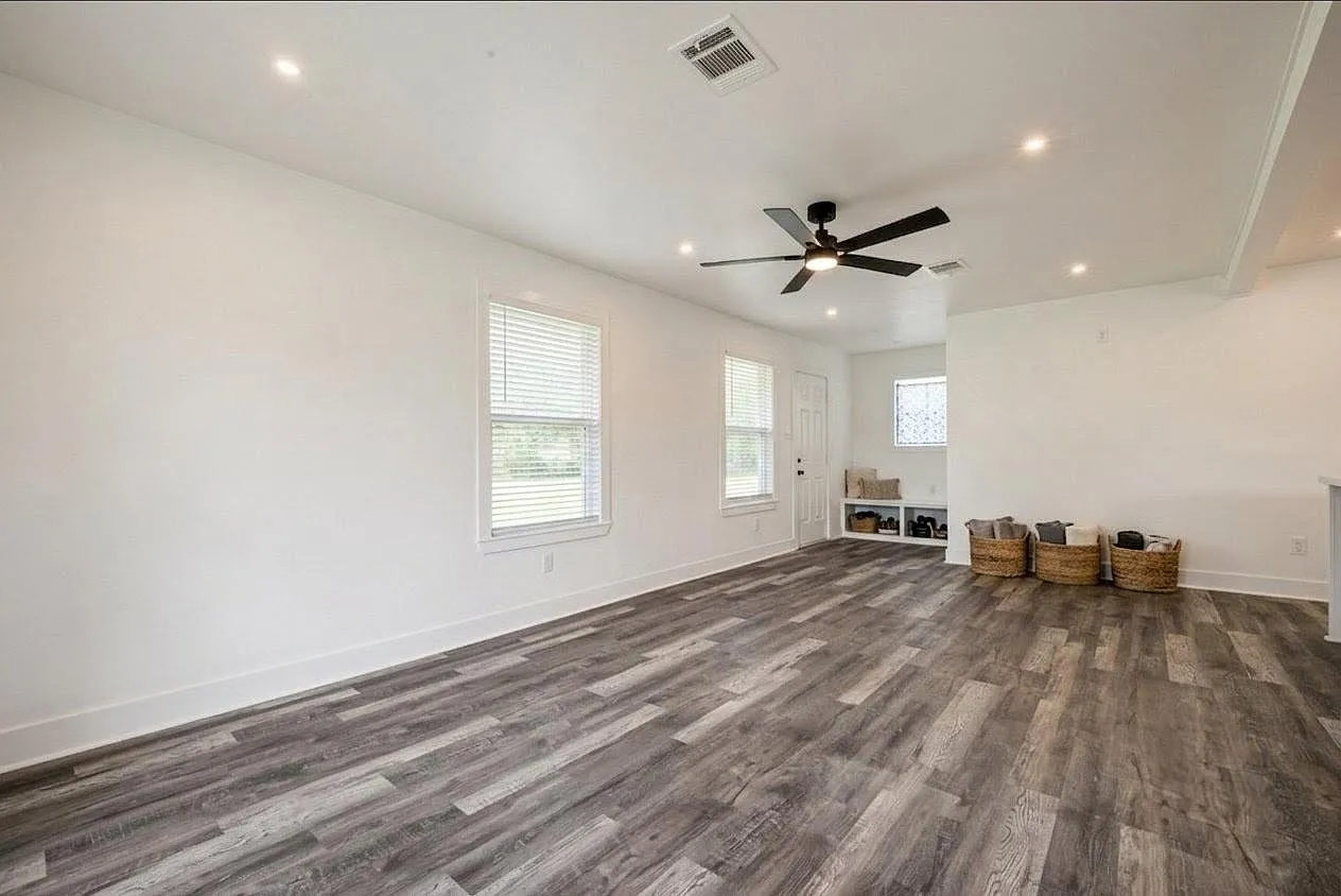 3 bed, 2.0 bath, 1200 sqft, $1,999 — Photo 4