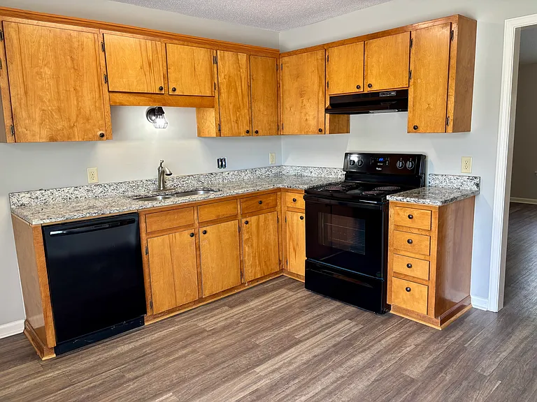 2810 Longbow Ln — Photo 3