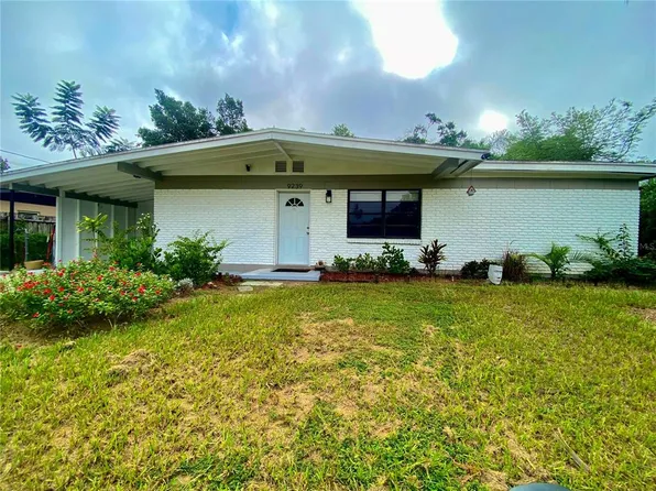 9239 N 52nd St, Tampa, FL 33617