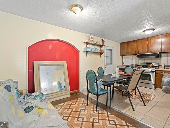 4th image of 623 Nassau St