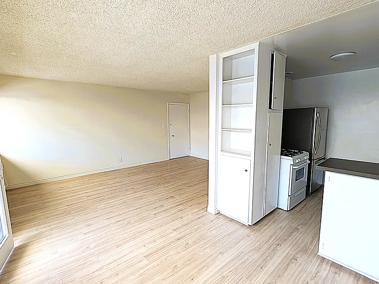 6658 Wilkinson Ave #5 — Photo 3