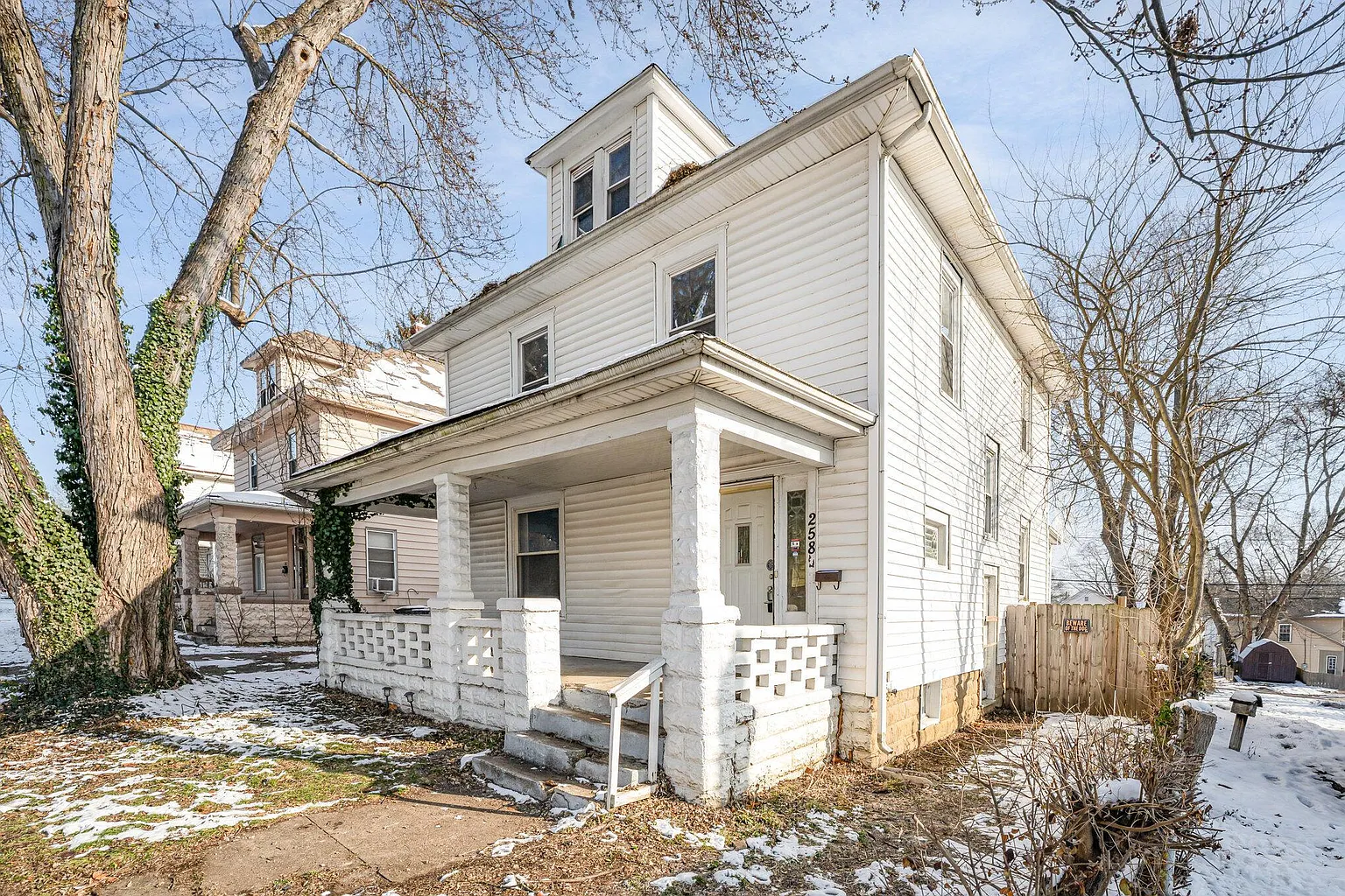 258 N Cedar St photo 1