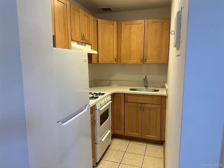 310 Riverside Blvd #2K — Photo 4