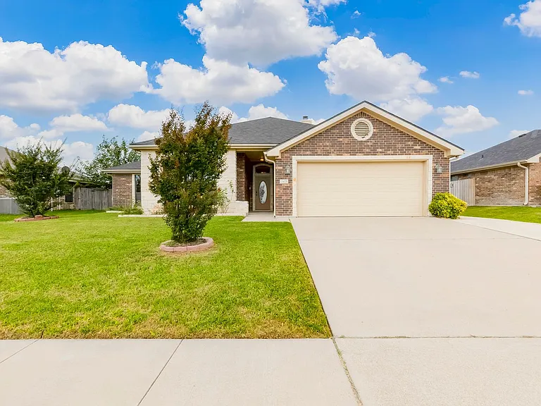 2405 Coy Dr — Photo 1