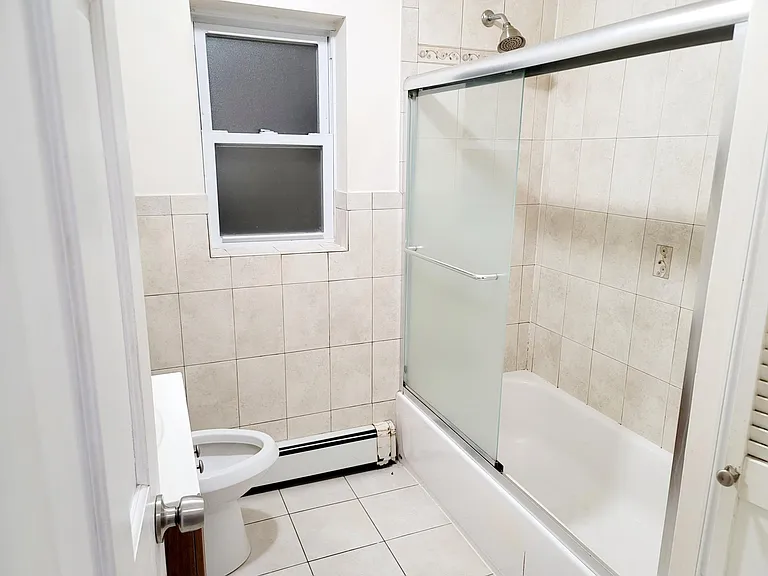 35 E 49th St #1 — Photo 2