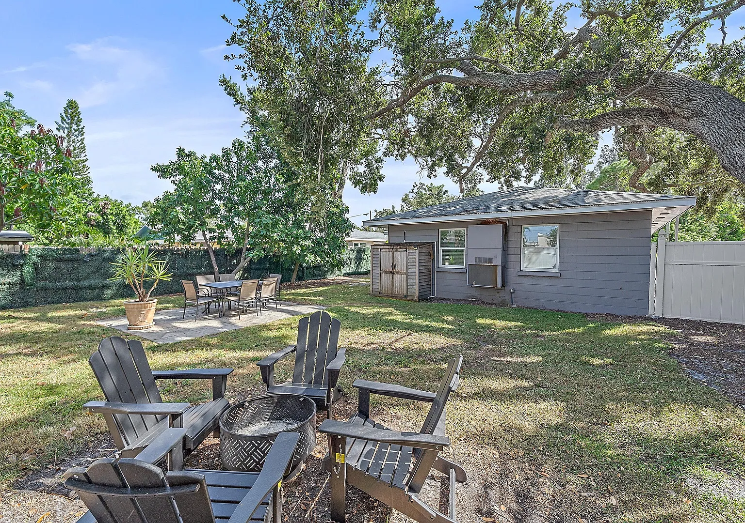 4 bed, 1256 sqft, $3,800 — Photo 4