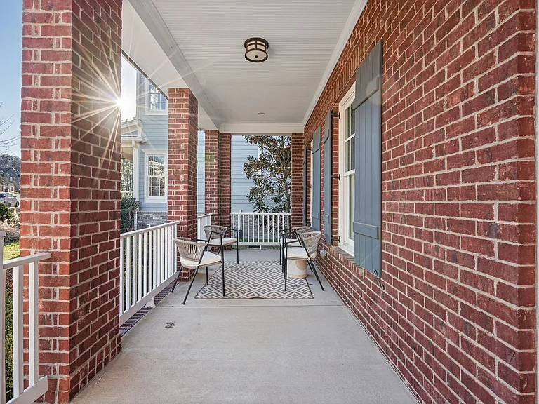 1036 Clifton St — Photo 32