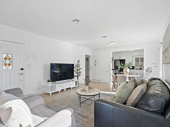 4th image of 2338 Rochelle Ave