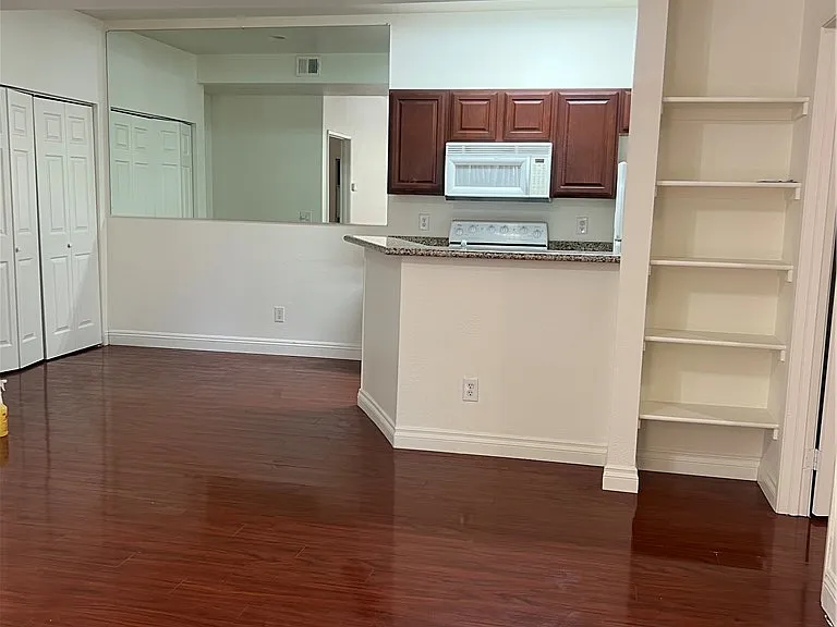 5166 S Jones Blvd #101 — Photo 3