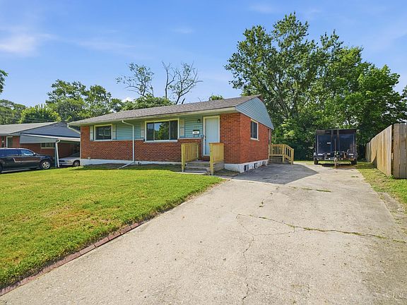 3rd image of 131 Brookhaven Ave