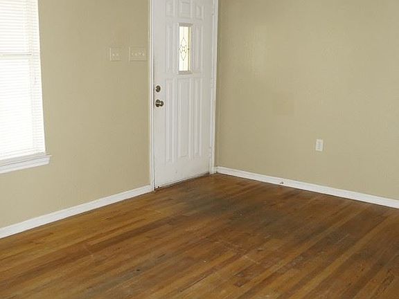 3rd image of 608 Montclair Ave