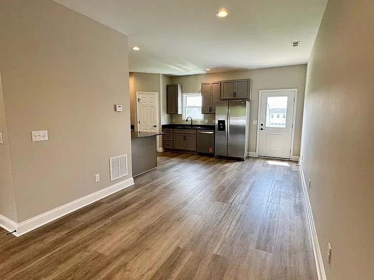 678 Zephyr Dr — Photo 6