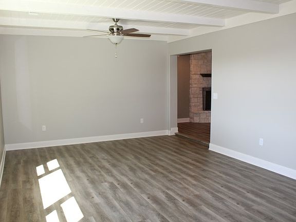 4th image of 807 Baltimore Dr