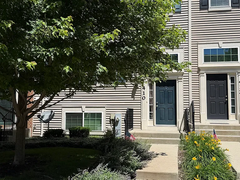 410 Town Center Blvd — Photo 2